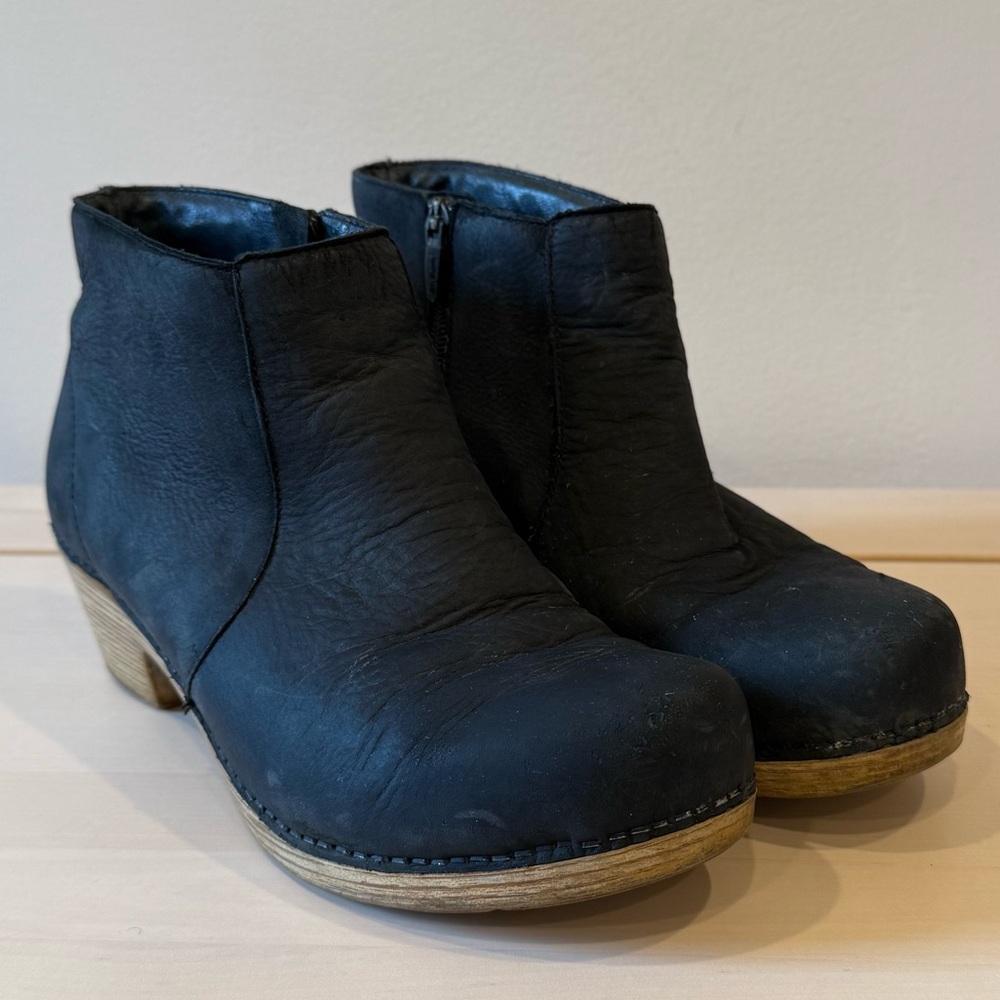 Dansko Maria clog black suede booties boots size 39